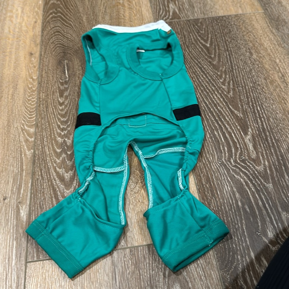 Elf suit/ pjs - Picture 2 of 3